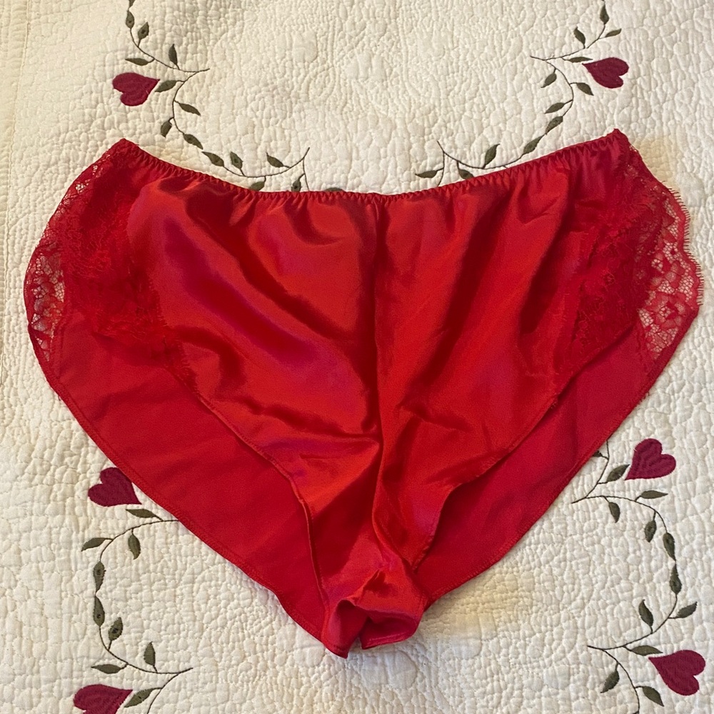 Victoria’s Secret High Cut Satin Pajama Shorts Red Women’s XS Lace Detail